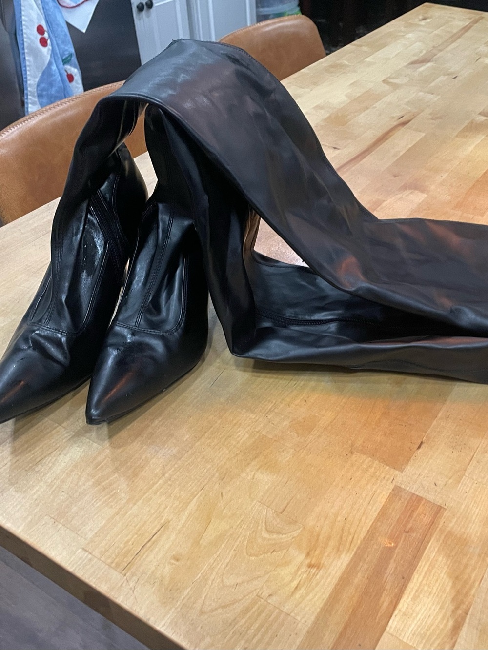 Women's Black Pointed-Toe thigh high boots